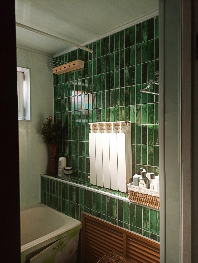 Ванная со стеновыми панелями Изумруд (арт. ВБ 414523605 / Озон 2162743091 / Я.Маркет 4422049022)