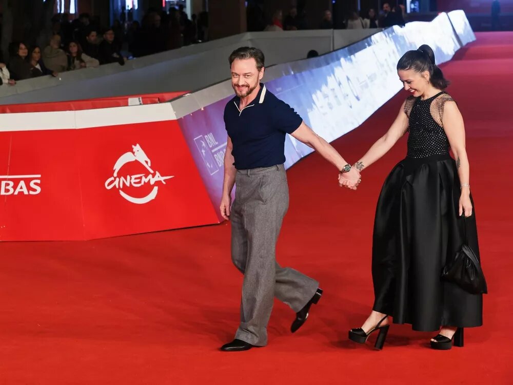 Джеймс Макэвой с женой📷
