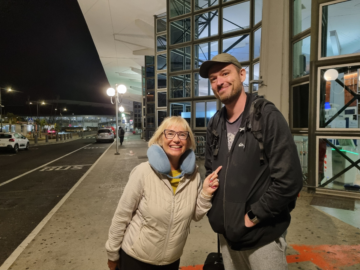 С Бенжаменом, аэропорт Реюньон 