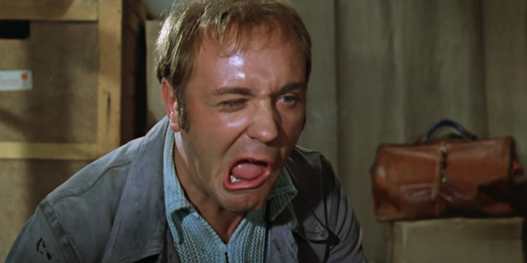 Как пьющий сантехник в СССР жил богаче врачей и учителей? Разгадка в одной сцене из "Афони"