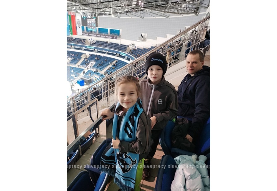     "Лучший муж и самый лучший папа на свете!": поздравление от супруги в День отца