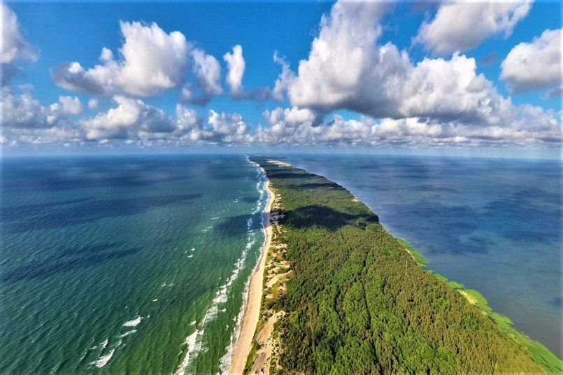 Фото из интернета. Так выглядит Куршская коса с высоты птичьего полета.