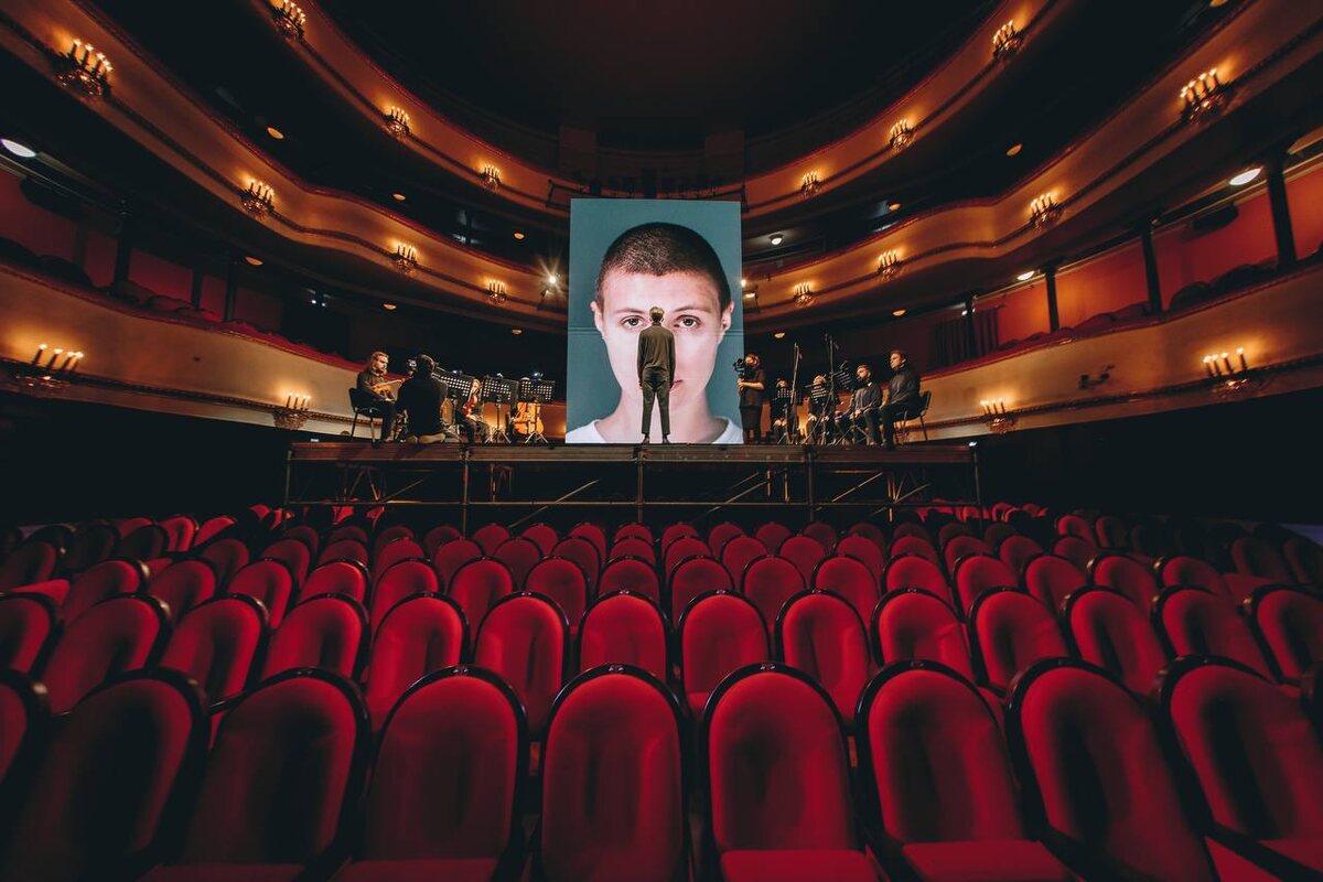 SOUND UP Беззвучный концерт, 2021 г. (Автор идеи и куратор Дмитрий Курляндский и Евгения Лассарь, со-основатель SOUND UP и основатель PERFORMA(R)