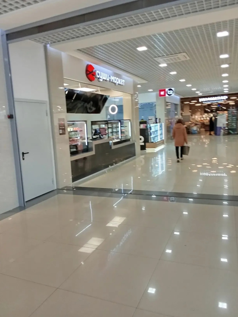 Фото автора статьи. Командор совсем рядом с суши- маркетом.