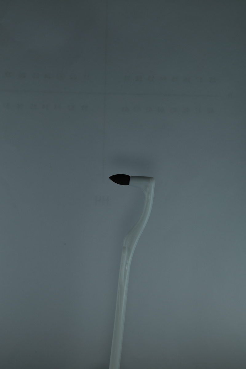 Ластик с длинной ручкой во всей красе, предназначенный для пациентов с реставрациями в боковом отделе 