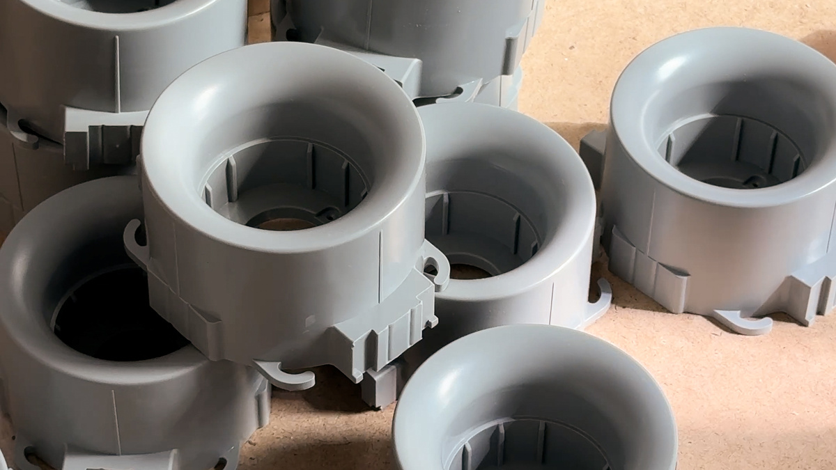 Монтаж встроенного светильника в натяжной потолок кажется сложным