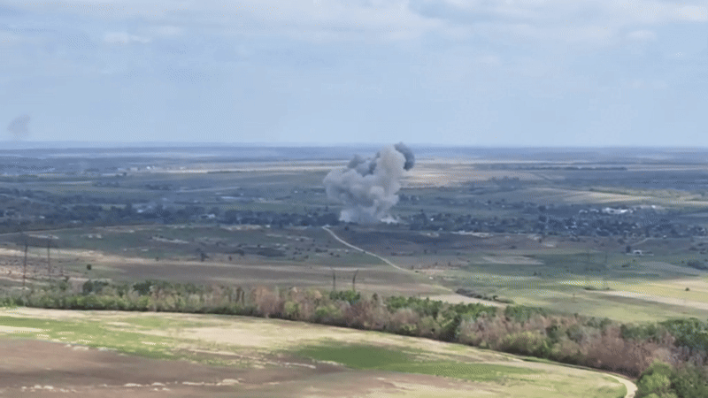    Наши авиабомбы "выносят" места скопления украинских боевиков. GIF видео ТГ-канал ChDambiev