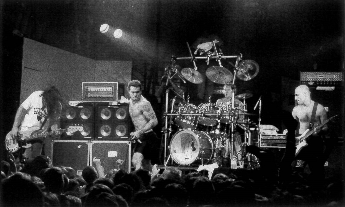 Концерт Rollins Band в 1990 году. Фото из книги "Unwelcomed Songs".