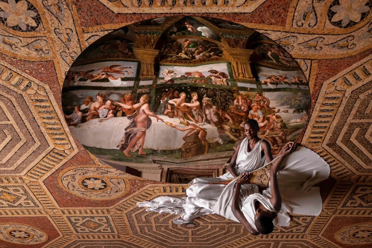    Гвендолин Кристи снялась в киноинсталляции о двух богинях в итальянском дворце (фото 1)