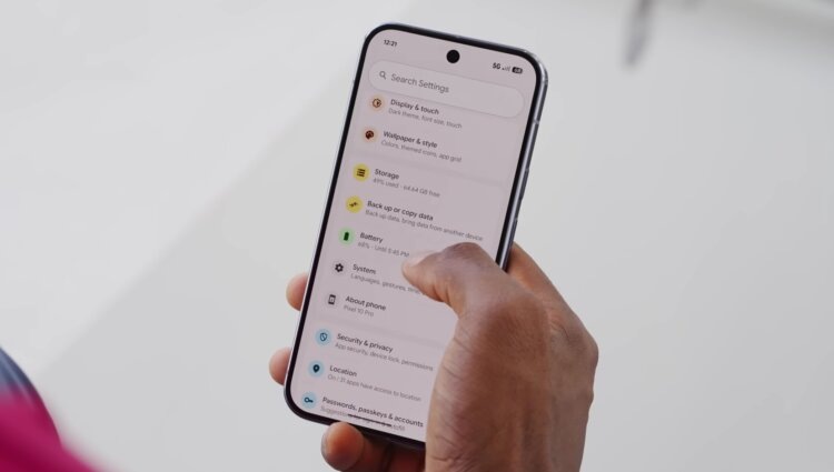    Раскрываем секреты долголетия смартфонов. Изображение: Marques Brownlee
