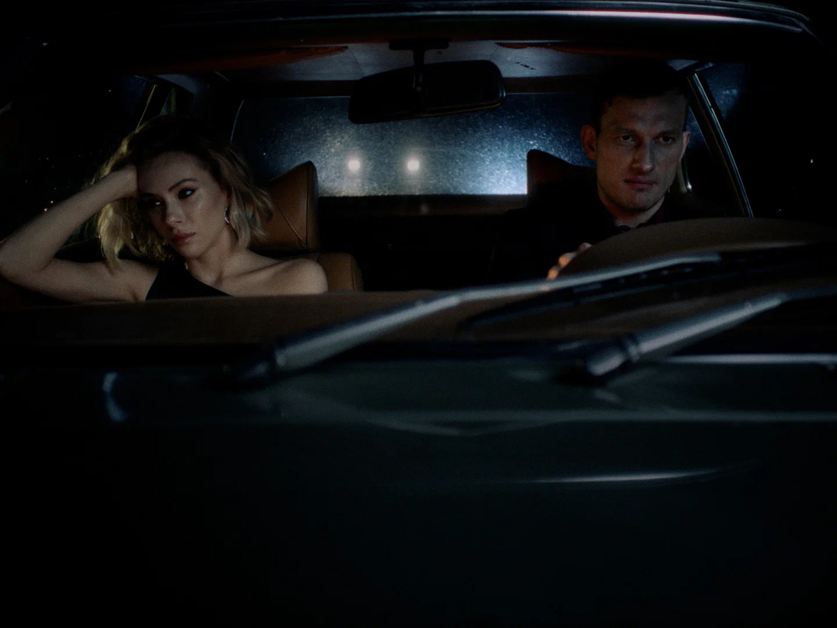 Кадр из фильма. Ульяна Пылаева и Петр Рыков. Гламурная пара. Любители давать советы.