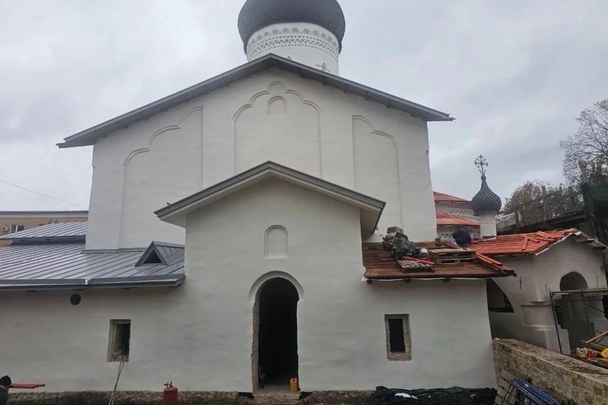    Входная группа церкви Николы со Усохи в Пскове изменится