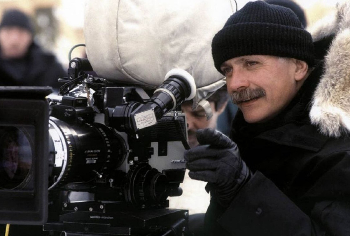 Никита Михалков (род. 21 октября 1945, Москва) — советский и российский киноактёр, кинорежиссёр, сценарист, кинопродюсер. Полный кавалер ордена «За заслуги перед Отечеством».