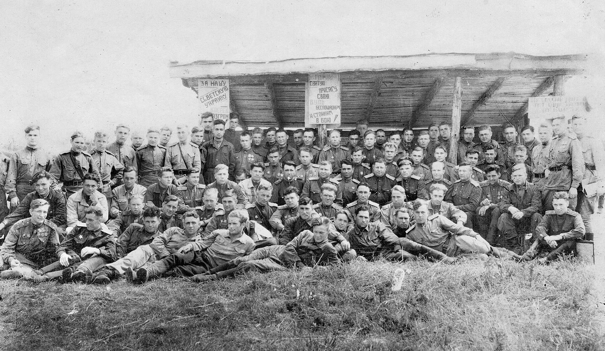 Участники корпусной конференции, май 1944 года