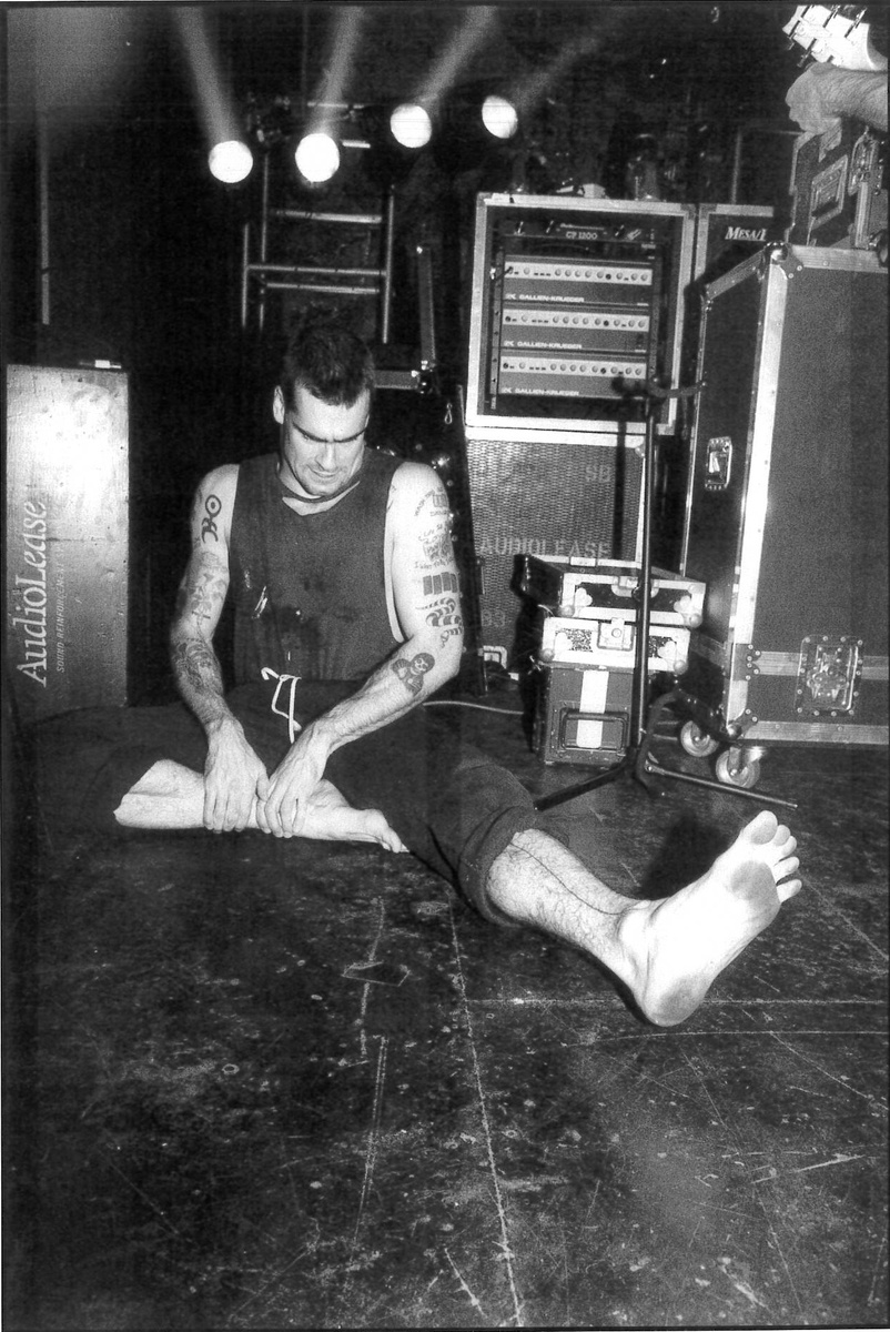 Генри Роллинз в эпоху "The End Of Silence". Фото из книги "Unwelcomed Songs".