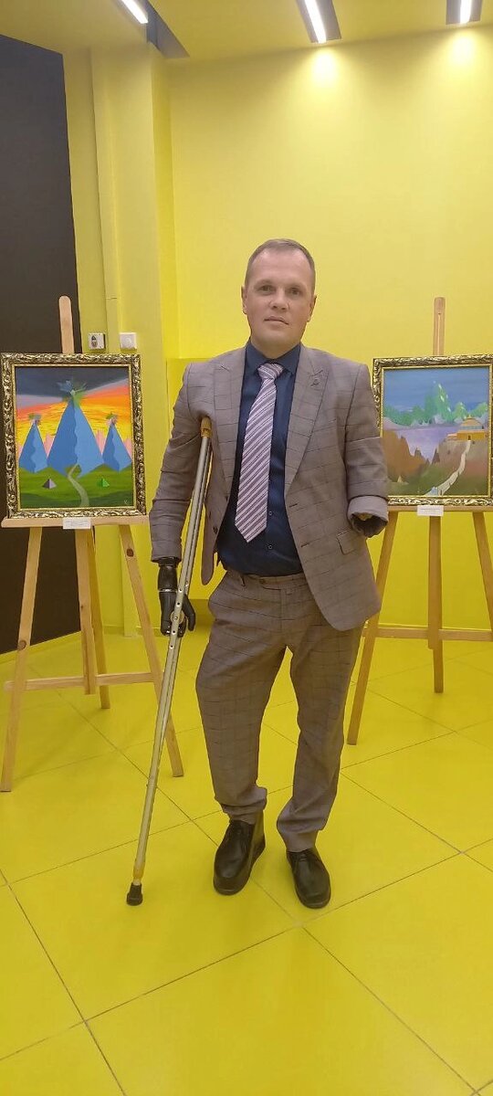    После катастрофы Евгений остался без рук, ноги были переломаны в нескольких местах, были перебиты многие нервные окончания и сухожилия. Ему говорили, что он не сможет не только ходить, но даже вставать с кровати. Фото: АиФ/ Зоя Мозалева