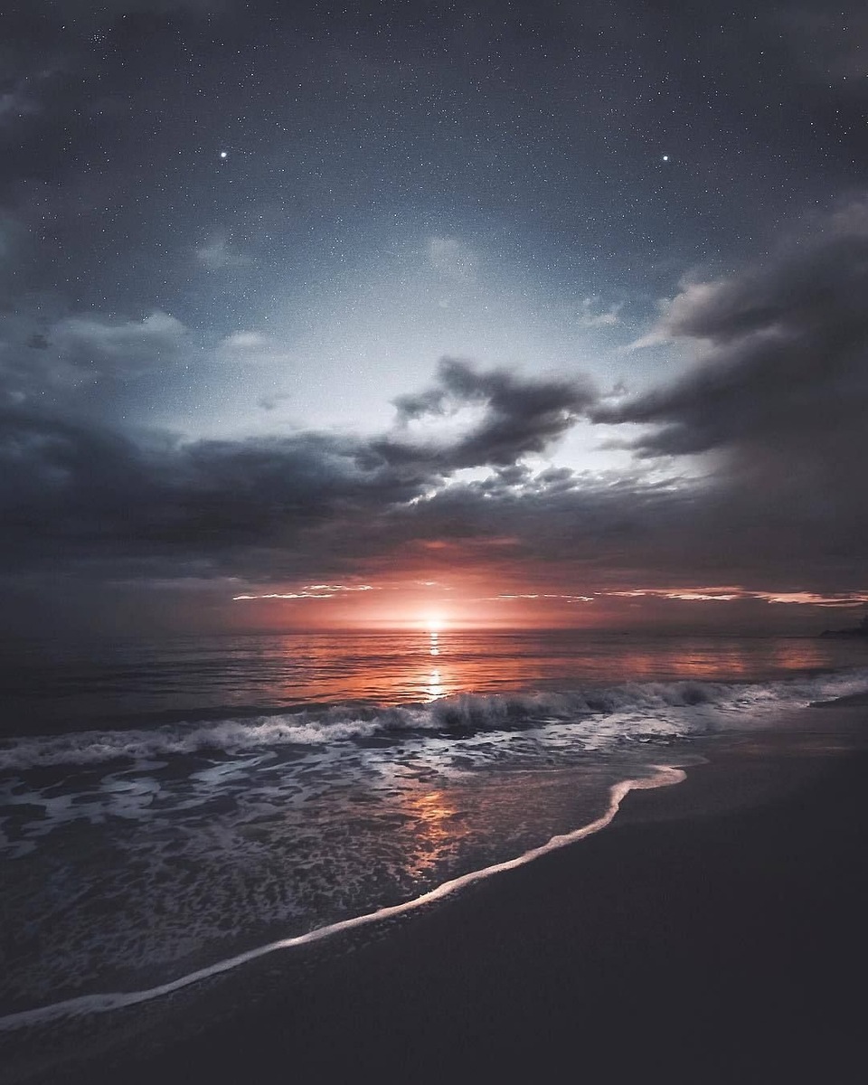 Она каждый раз просыпается с чувством, что что-то не так, что-то неправильно...