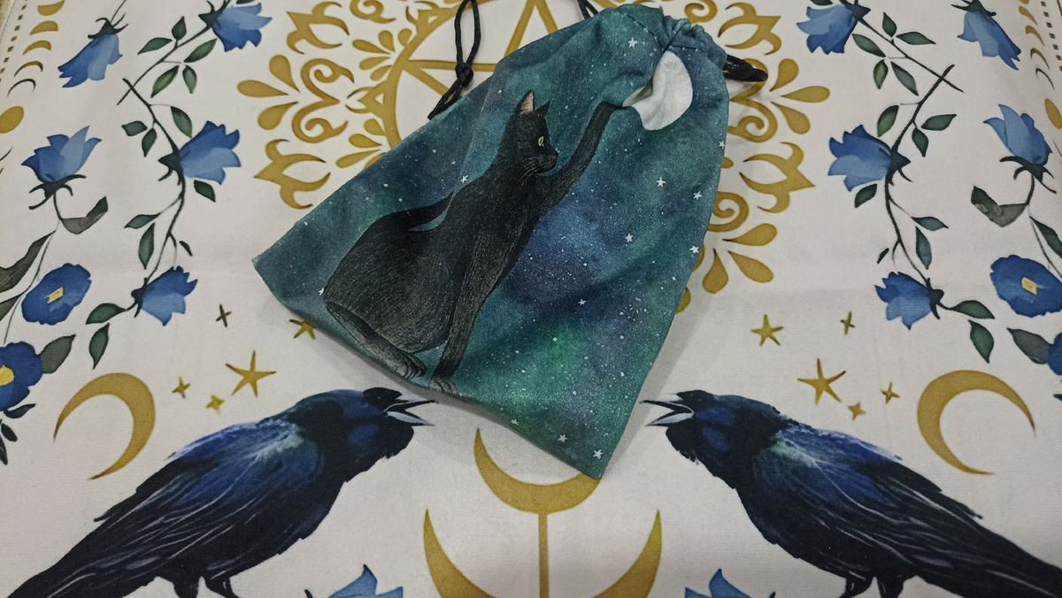 Викканские руны в мешочке для хранения