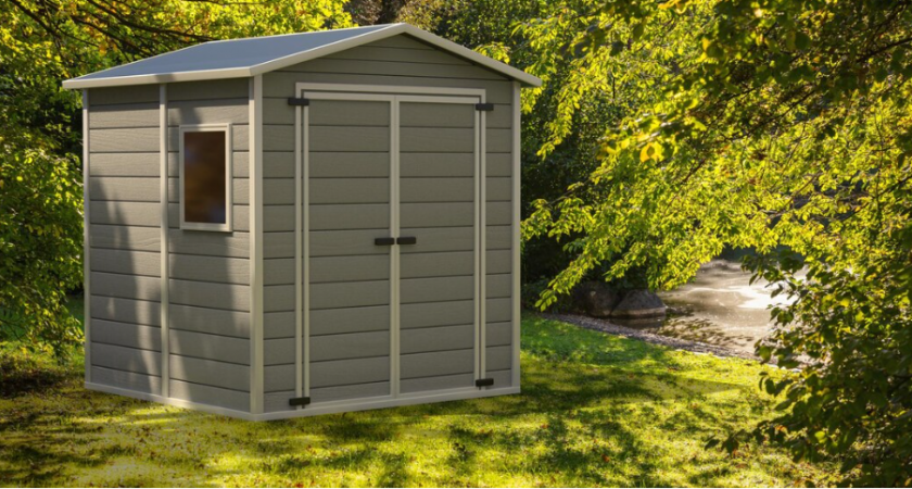    Сосед поставил на участке три туалета с трубами: так зарабатывает уже 2 года