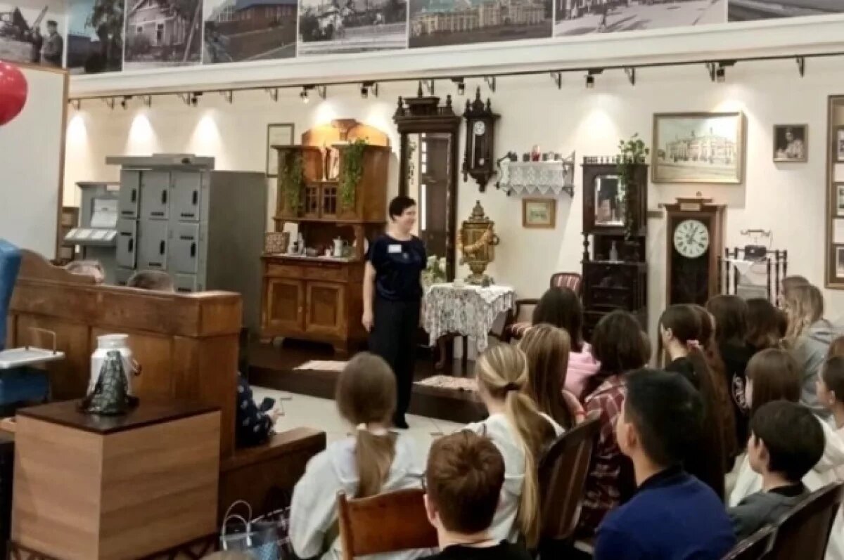    Российские школьники посетили Выставочный центр омских железнодорожников