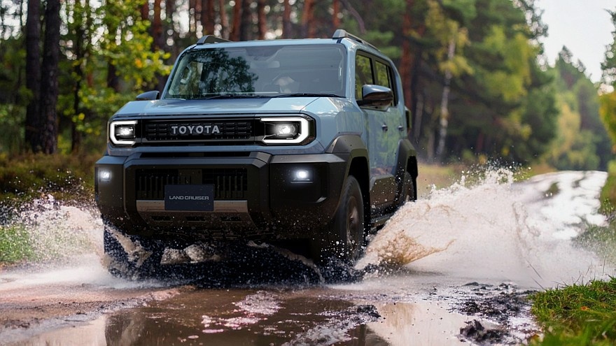    На фото: Toyota Land Cruiser FJ