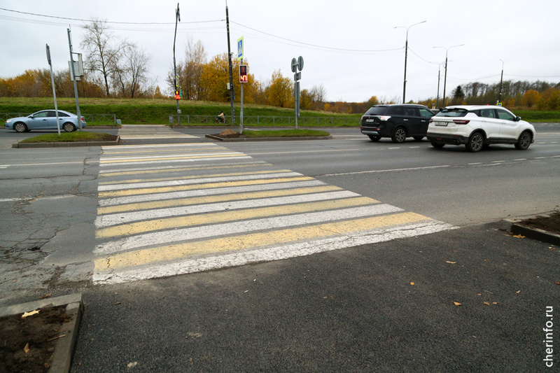    Спуски на тротуарах отремонтировали на участке от Октябрьского моста до улицы Монтклер.