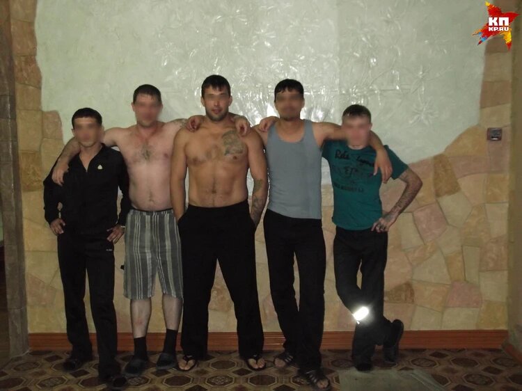 Бочков (в центре) свое криминальное прошлое не скрывал. Фото: соцсети