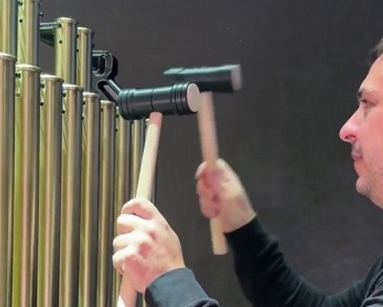     Для Курской филармонии приобрели оркестровый колокол