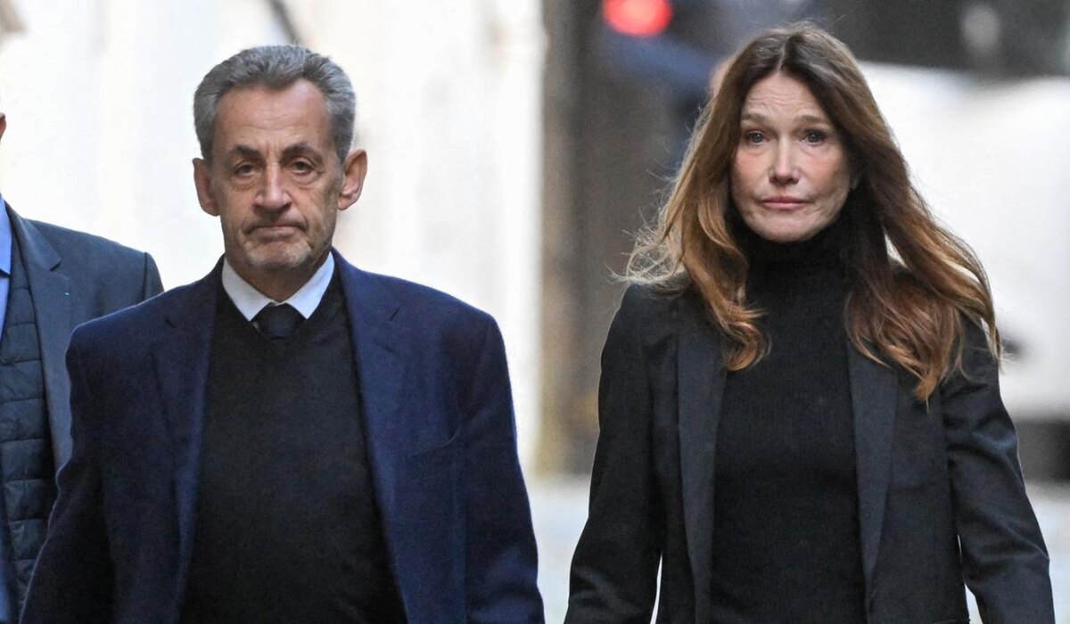     Карла Бруни и дети проводили экс-президента Франции Николя Саркози в тюрьму