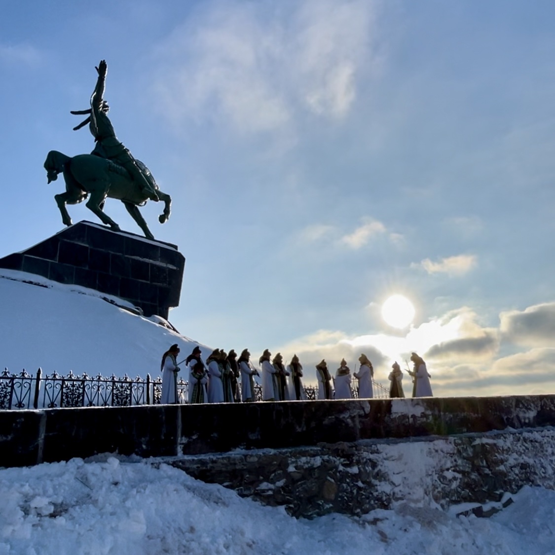 Кураисты у памятника Салавату Юлаеву 20.12.2022