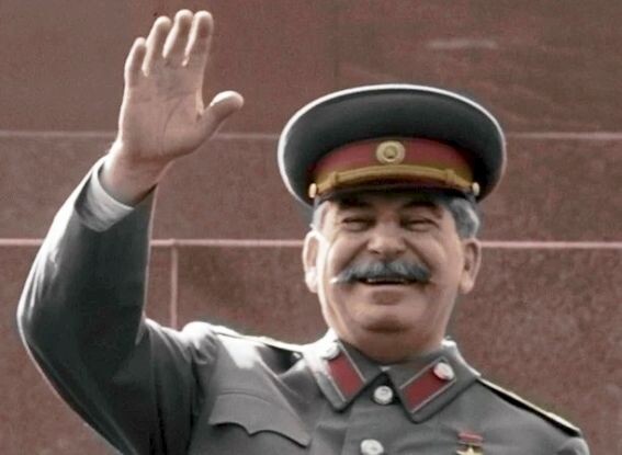 Генералиссимус Иосиф Виссарионович Сталин шоет привет Черчиллю и американскому генералу Эйзенхауэру, чтобы не волновались