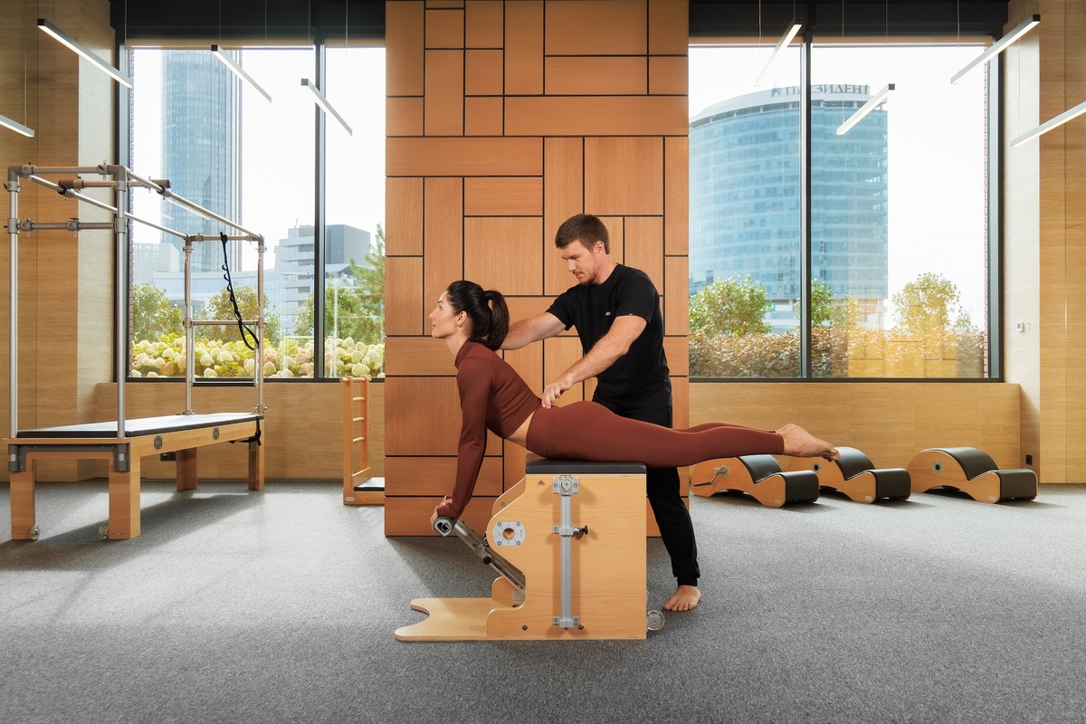 Индивидуальная тренировка по пилатесу на большом оборудовании в студии Pilates RCC