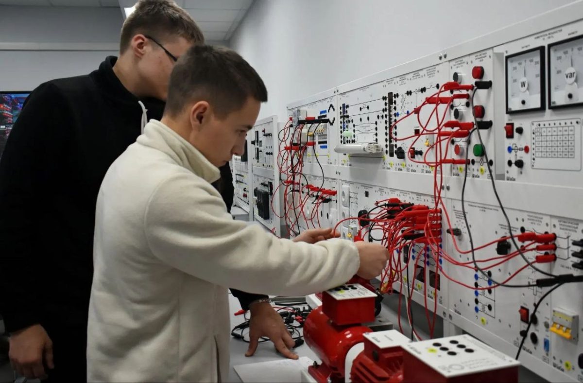    Почти 15 тысяч нижегородцев побывали в колледжах и техникумах «Профессионалитета» в Единый день открытых дверей