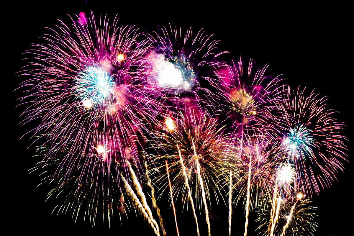     Магия в небе: как химические формулы превращаются в разноцветные салюты