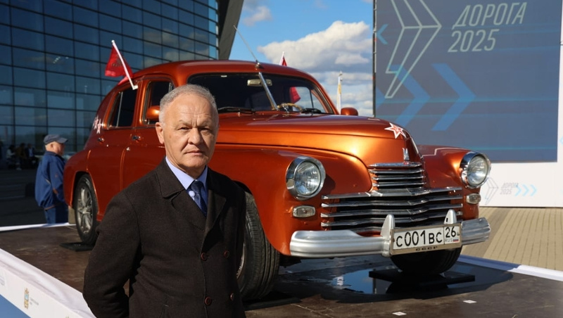    Депутаты осмотрели не только современную технику, но и раритеты Фото: Дума Ставропольского края