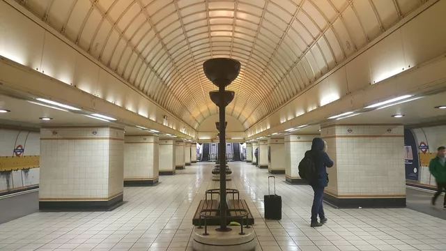 © CC BY-SA 2.0 / Irid Escent
Станция лондонского метро Gants Hill