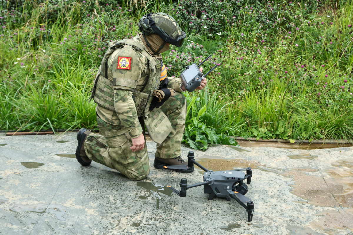Наши дроноводы наводят ужас на оставшихся в Покровске служащих ВСУ. Sergey Petrov / news.ru / Global Look Press