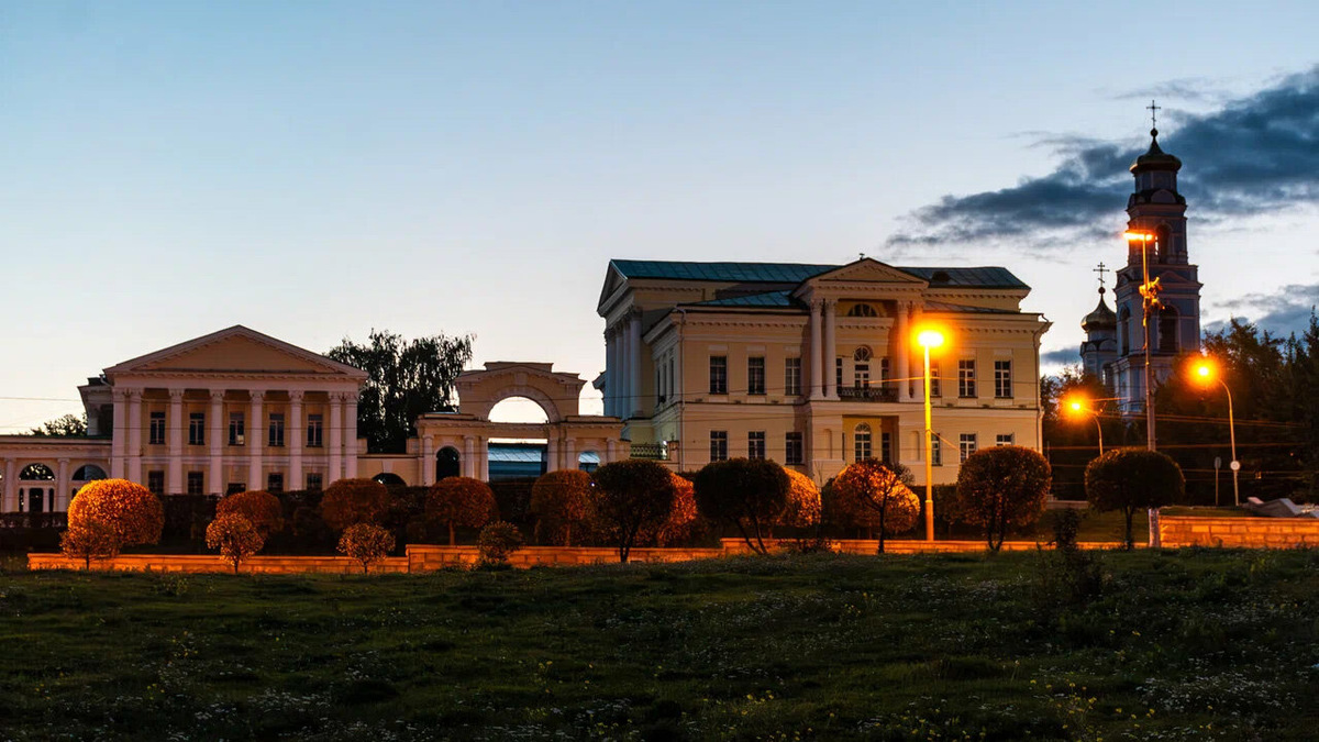 Поэтому усадьба пропиталась негативной энергетикой: говорят, по ночам тут иногда слышатся плач и стоны, а собаки часто лают в пустоту, словно они заметили кого-то невидимого. Фото: Андрей Аксенов / Яндекс Карты