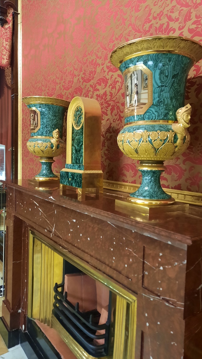 Экспонаты в музее Фаберже. Фото ил личного архива 2025г