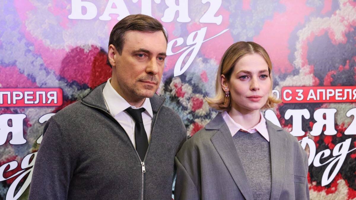    Актер Евгений Цыганов и его супруга актриса Юлия Снигирь / Фото: Арина Антонова / ТАСС
