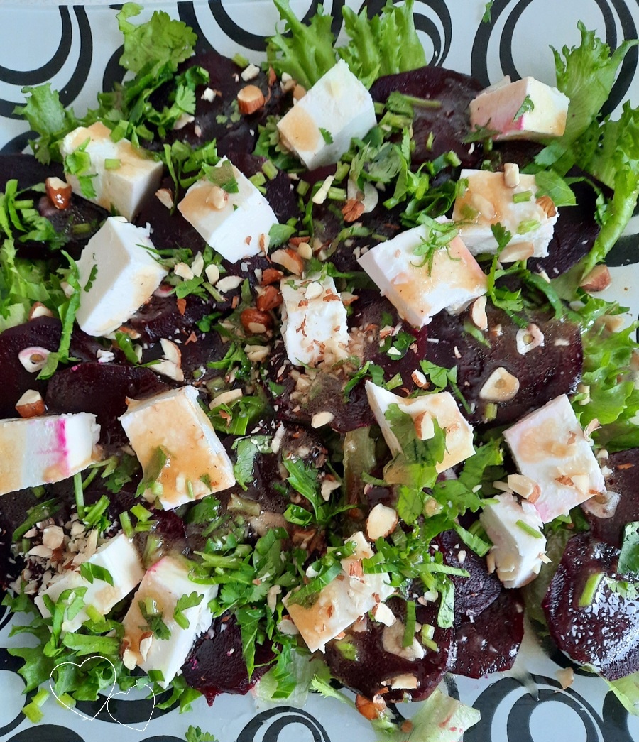 Свекла с белым сыром и орешками