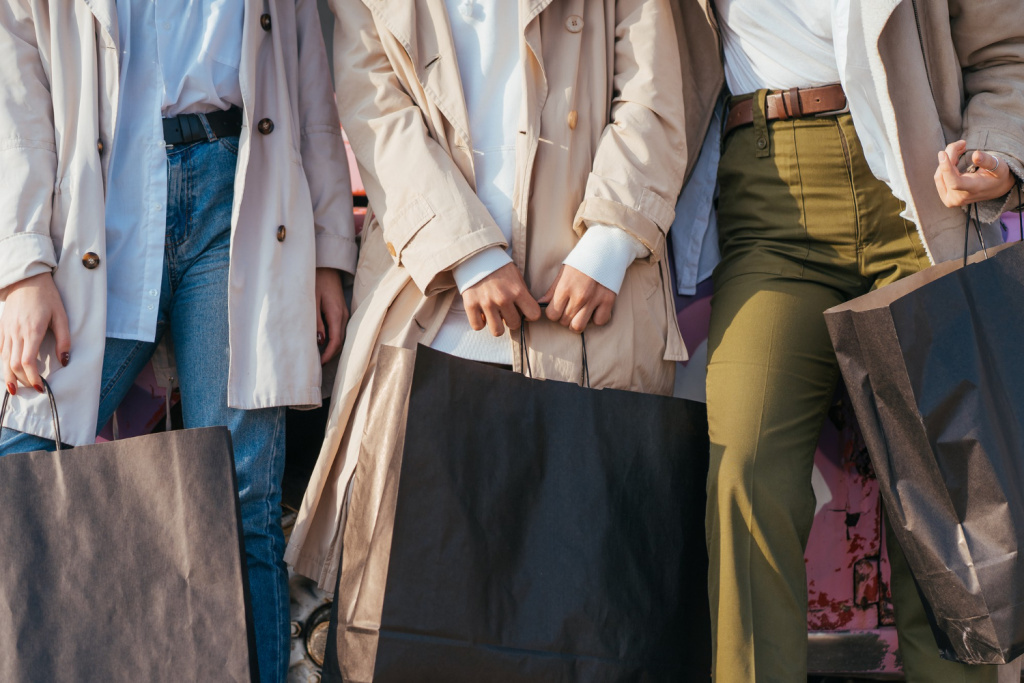 Медленная мода пропагандирует покупку одной качественной вещи вместо десяти, сшитых из дешевого материала. Фото: freepik