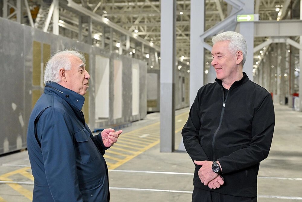    Сергей Собянин открыл роботизированный завод крупномодульного домостроения. Фото: Пресс-служба Мэра и Правительства Москвы/ Максим Мишин