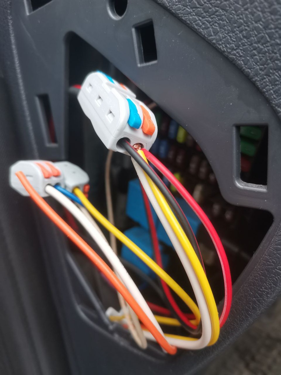 Скручиваем вместе по несколько проводов