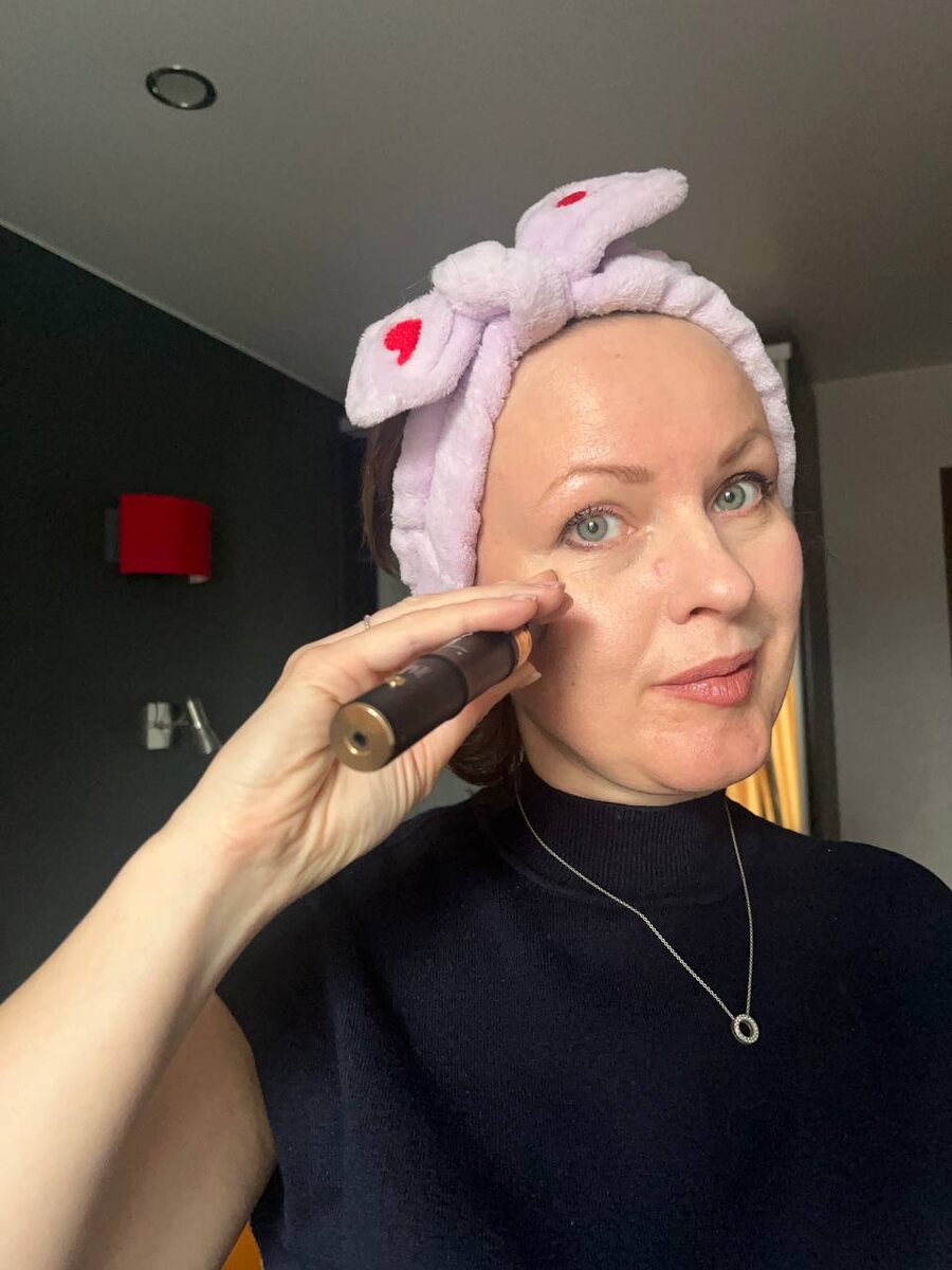 Да, уж.. 47 лет - это вам не шешнадцать. После лета моя кожа жаждала глубокого увлажнения. И я решилась-таки на укольчики! Причём в домашних условиях. И не пожалела) Домашний уход может быть не хуже салонного, поверьте! Фото автора