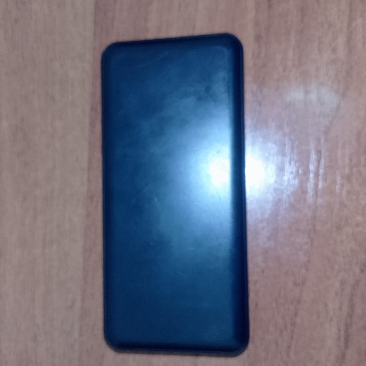       Обратная сторона корпуса — никаких винтов и лишних элементов