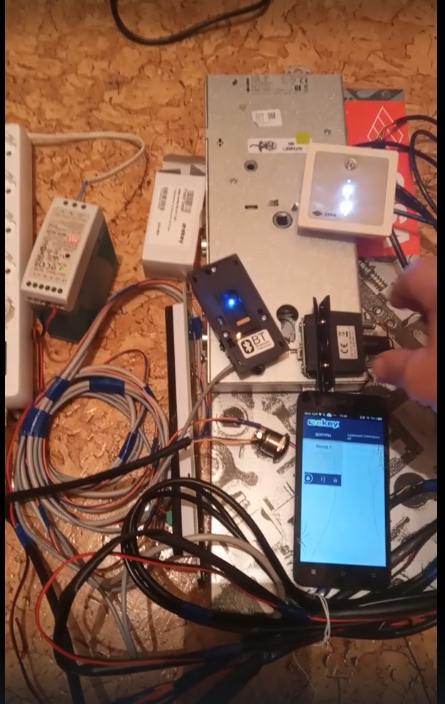 Комплект биометрия ekey и замок Cisa myevo. Для установки в входную дверь.