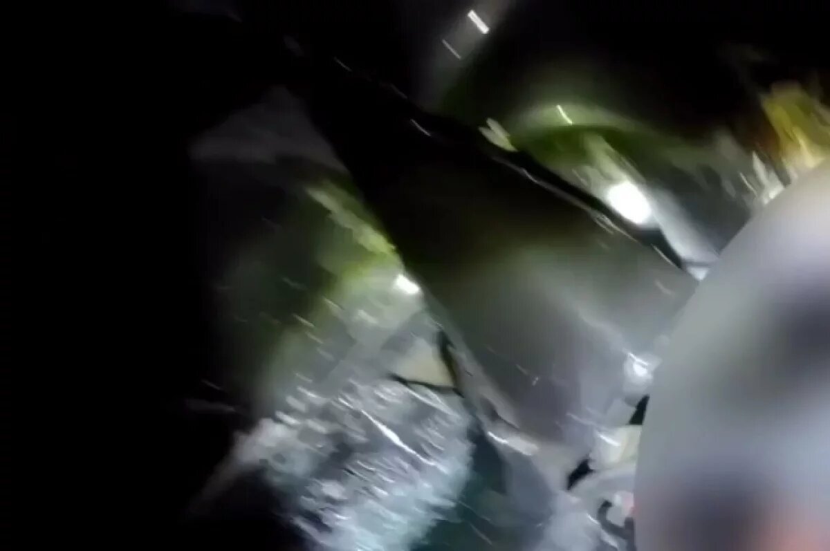    Тверские пожарные сняли на видео спасение человека из искореженного авто