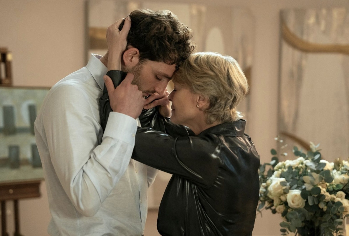 Драма. США. Режиссёры: Робин Райт, Андреа Харкин. В ролях: Робин Райт, Оливия Кук, Лори Дэвидсон, Валид Зуэйтер и другие. 1 сезон (6 серий)