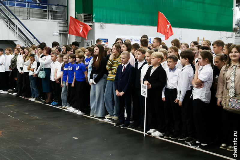    Церемония прошла в ФОКе на Сталеваров. К всероссийской организации присоединились школьники, студенты и наставники.